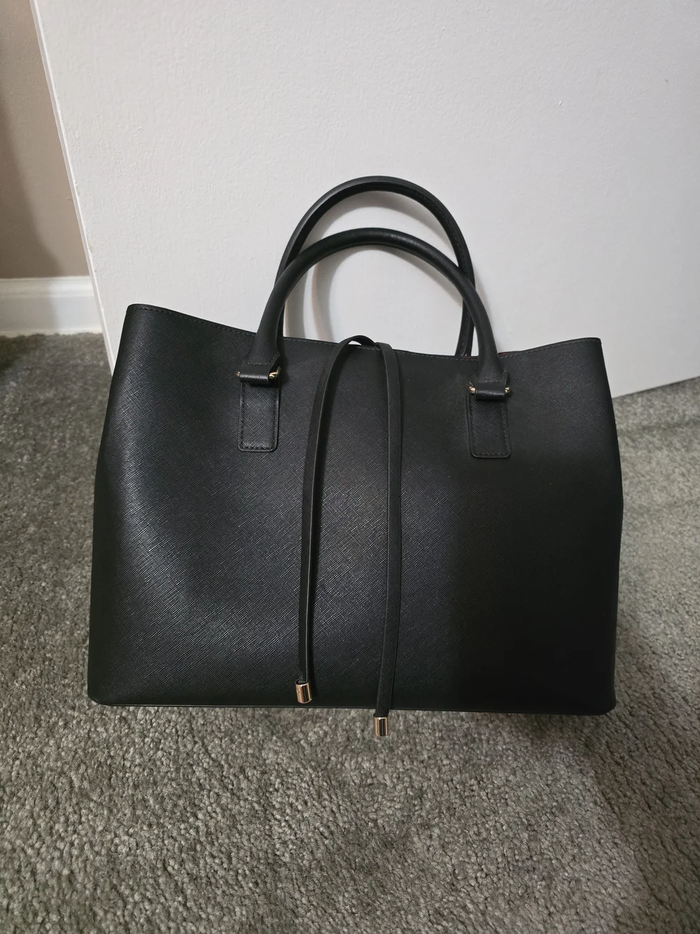Aldo Aquafynaax Classic Black Tote Shoulder Purse with Red Interior - Picture 9 of 9